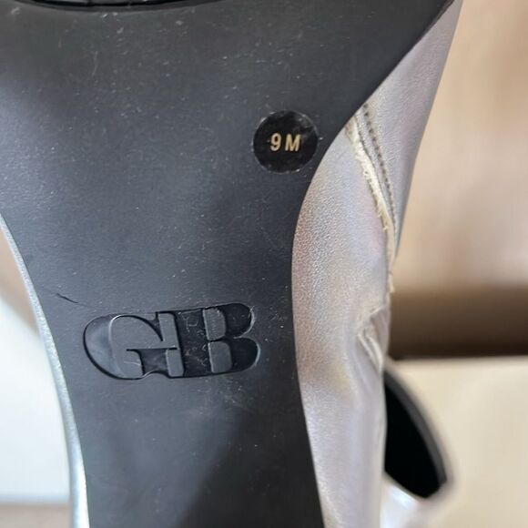 Silver Metallic bootie size 9 - Picture 5 of 6